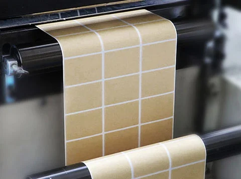 Le etichette di carta adesiva non patinata sono compatibili con diversi metodi di stampa?